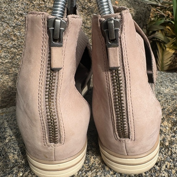 Eileen Fisher Women's Sport Perforated Nubuck Leather Platform Sandals | Barley - Picture 5 of 11